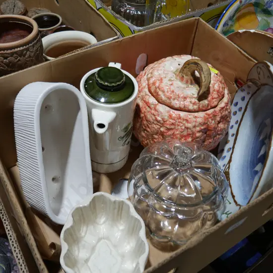 Pottery, glassware etc