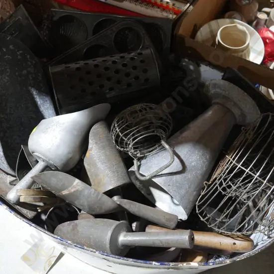 Vintage kitchenware etc