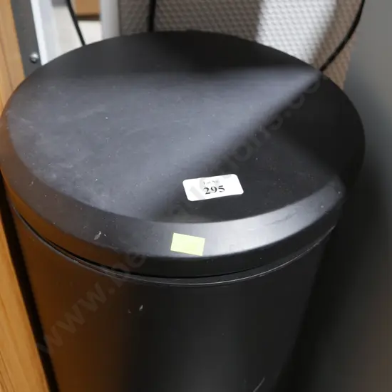 Rubbish bin