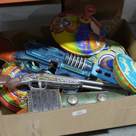 Spinning tops rifles train