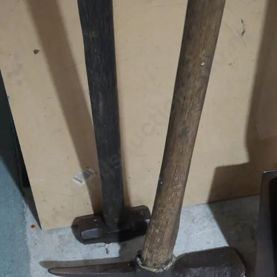 Grubber and sledgehammer