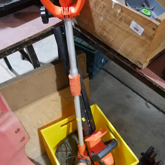 Hedge trimmer, line trimmer
