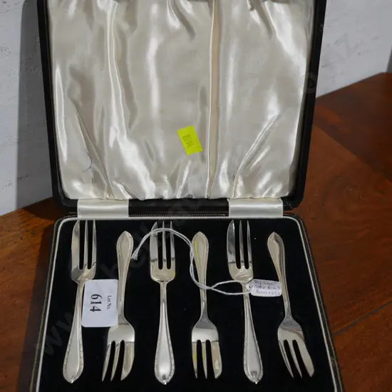 Cased sterling cake forks