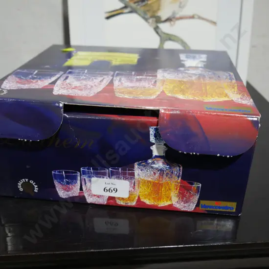 Decanter whiskey glasses