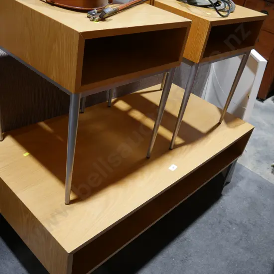 Coffee table and 2 matching side tables