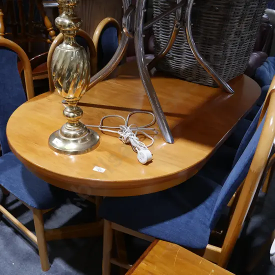 Extendable dining table and 6 chairs