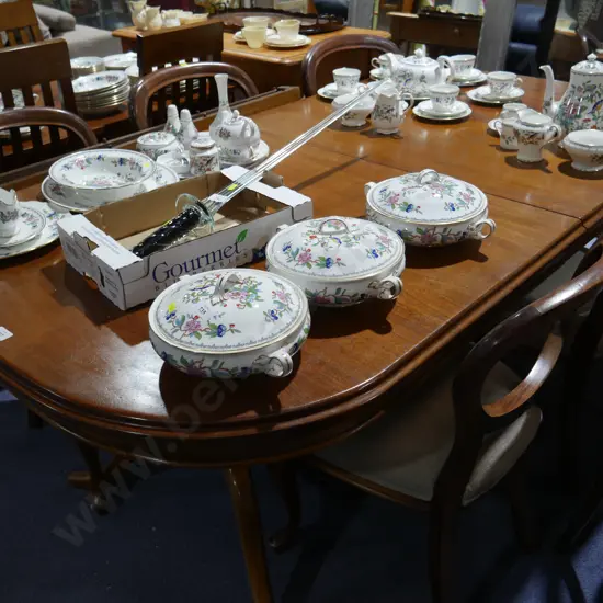 Extending Dining table and 6 chairs