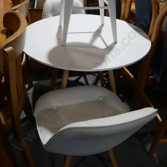 Small dining table and 2 chairs