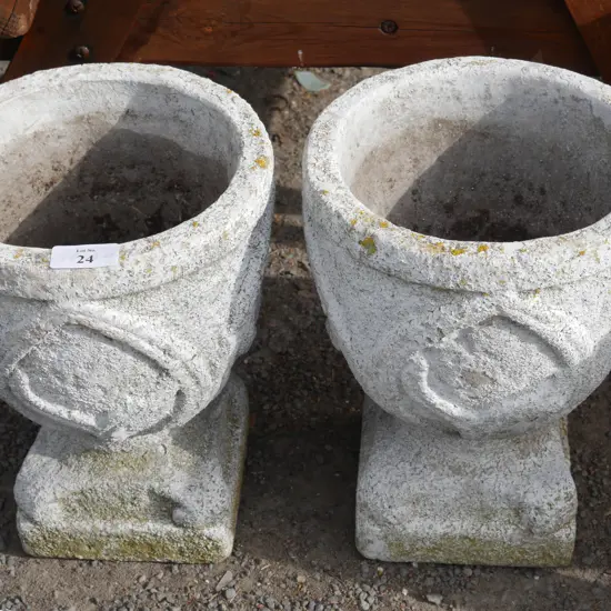 2 Garden pots