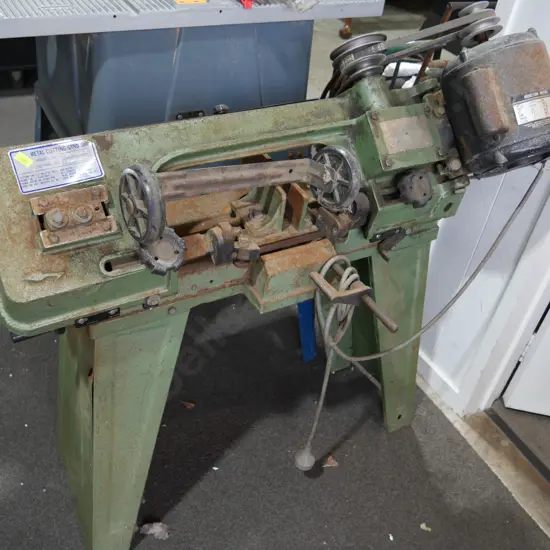 Metal cutting band saw