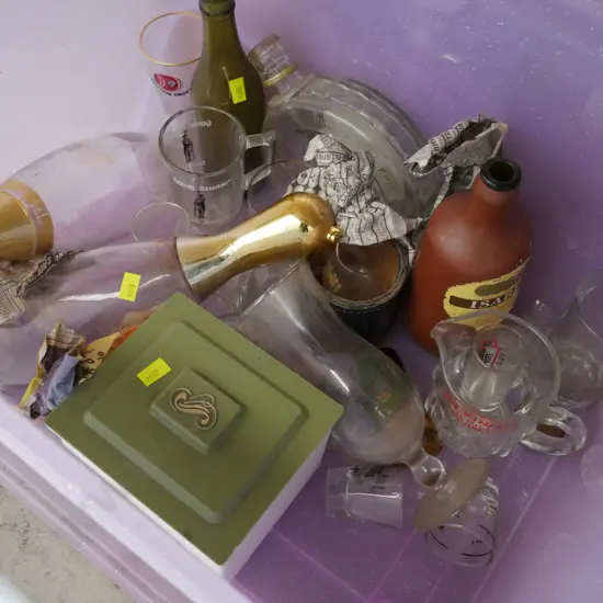 Crate of glassware etc