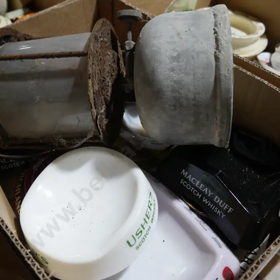 Whisky advertising ashtrays, vintage Kero lamp