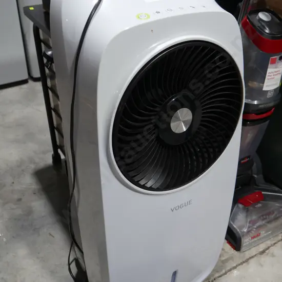 Vogue fan