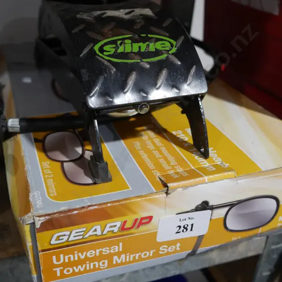 Towing mirror, foot pump