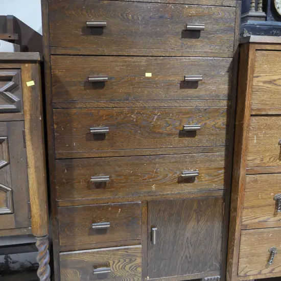 Oak chest of drawers
