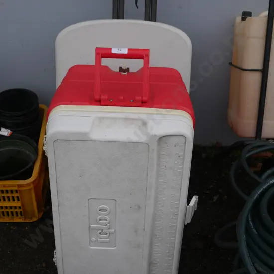 Chilly bin and table