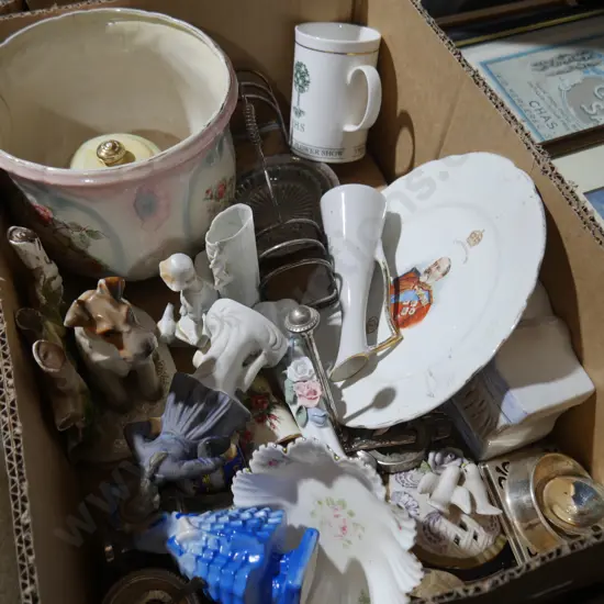 Figurines, ornaments