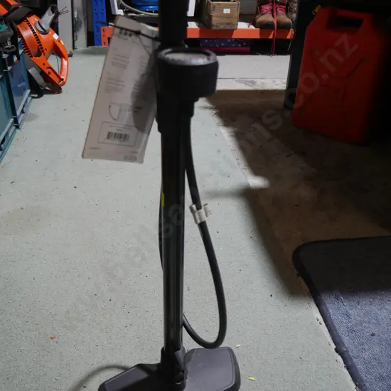Floor pump