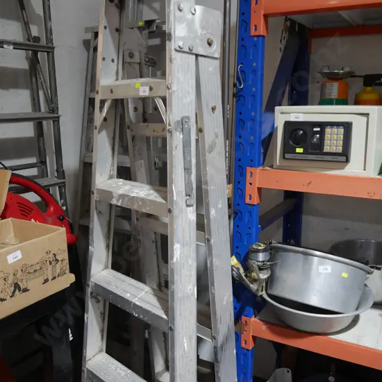 Aluminium extension ladder