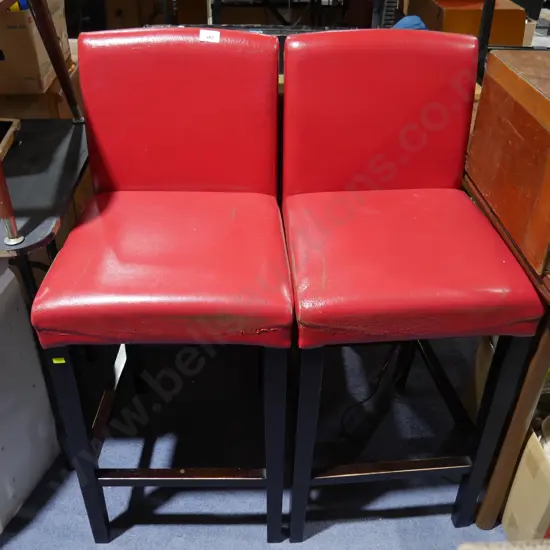 2 bar stools