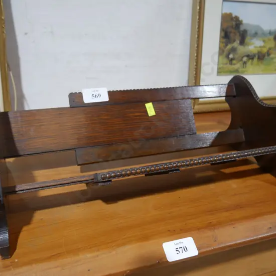 Adjustable book shelf