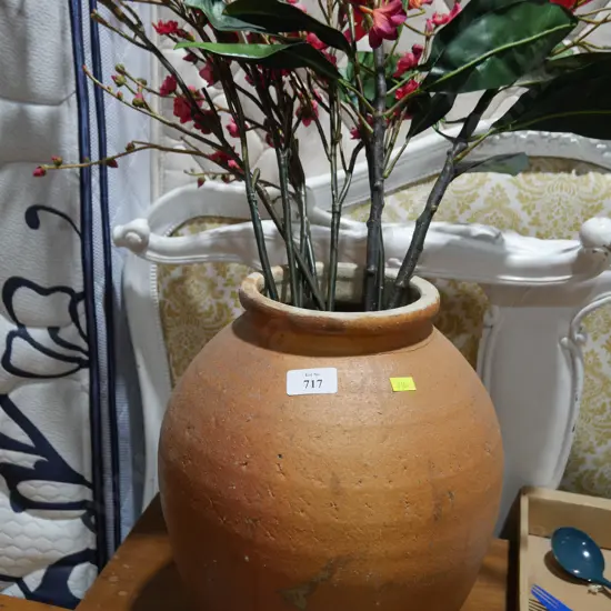 Pottery vase