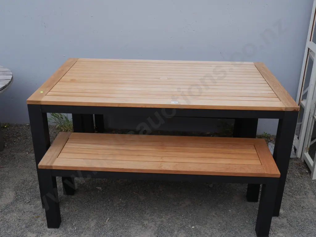 Outdoor table and 2 bench seats Image 1++
