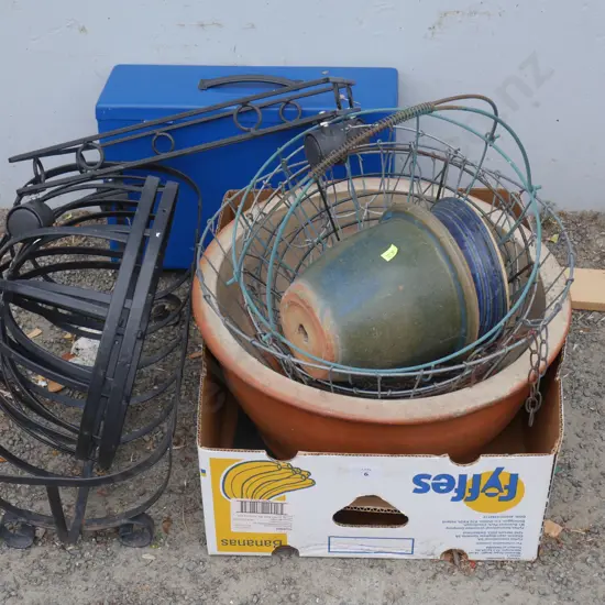 Plant pots, hanging planters