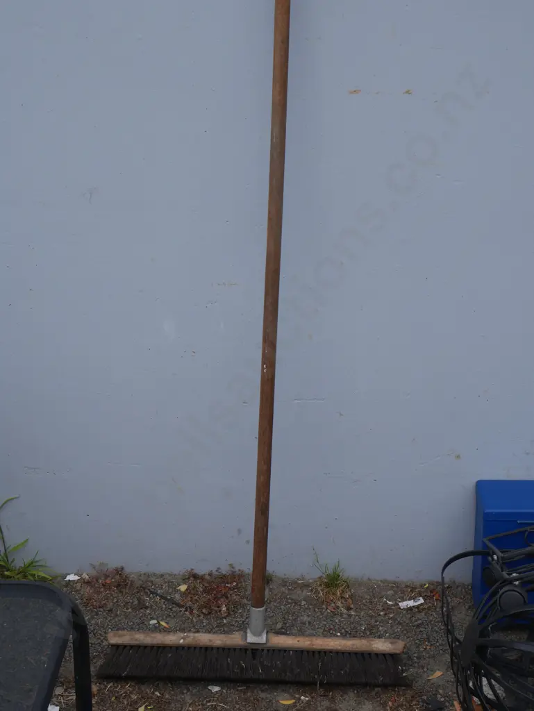 Broom Image 1++