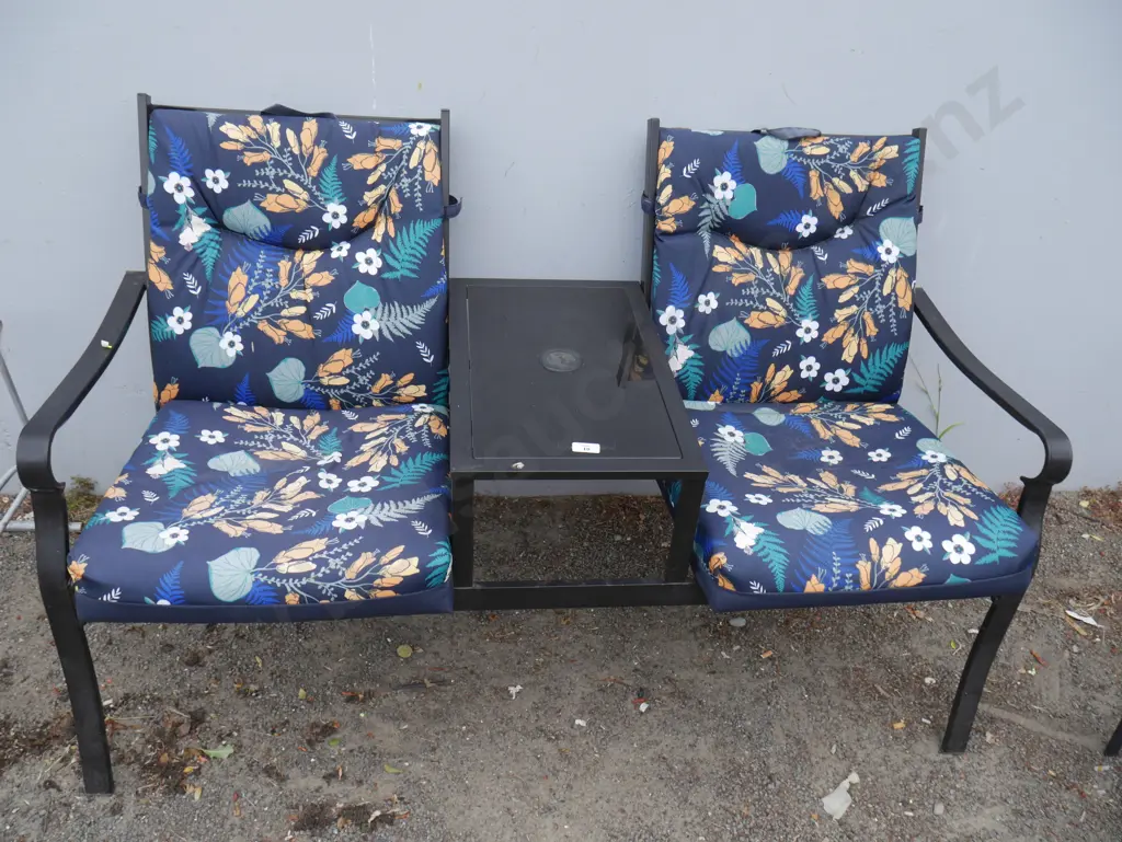 Two-seater outdoor setting Image 1++