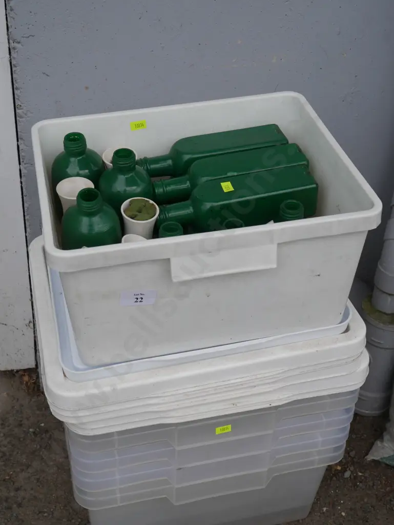 Plastic containers and green glass bottles Image 1++