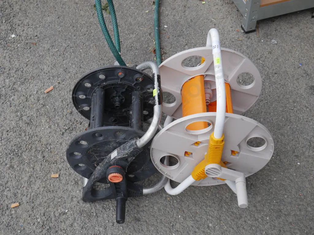 2 hose reels Image 1++