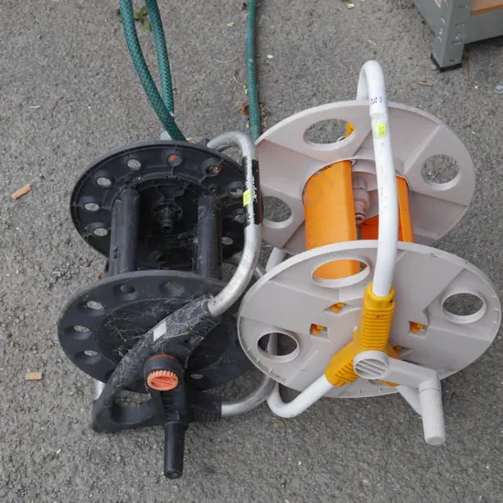 2 hose reels