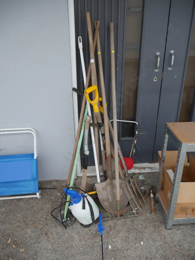 Assorted garden tools Image 1++