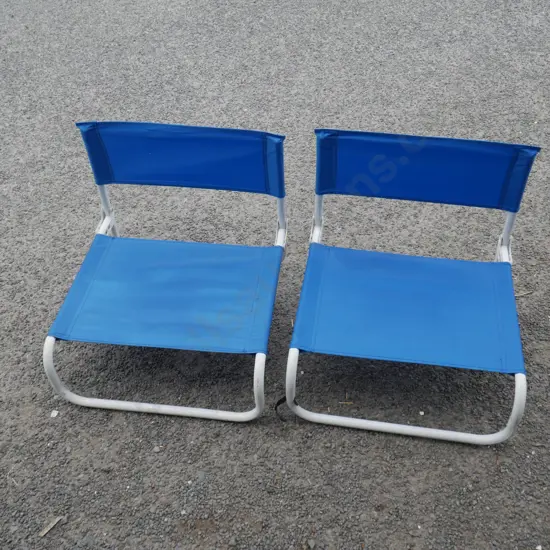 2 folding chairs