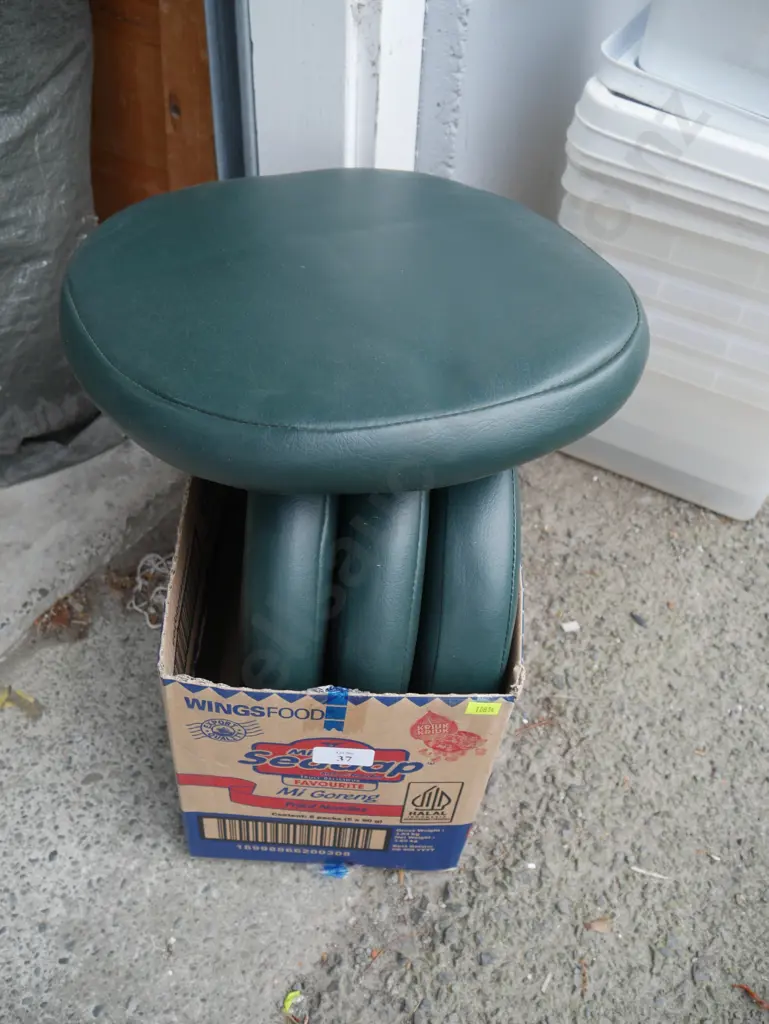 4 green cushions Image 1++