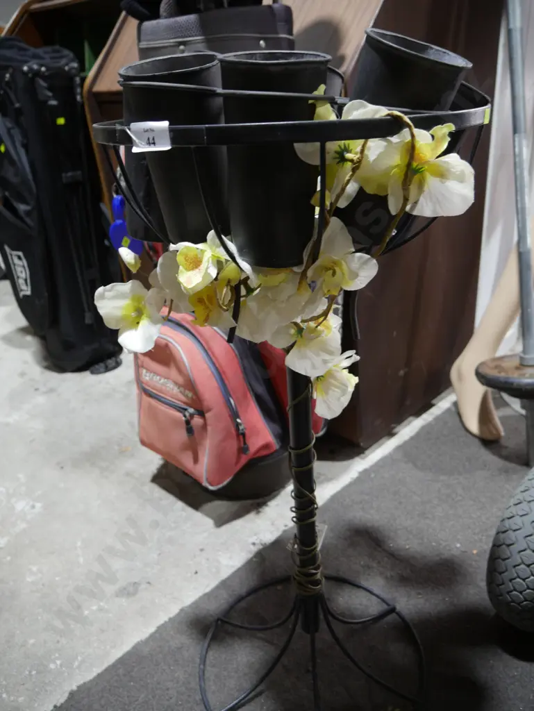 Floor standing candle holder Image 1++