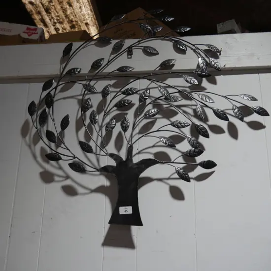 Metal tree wall decor