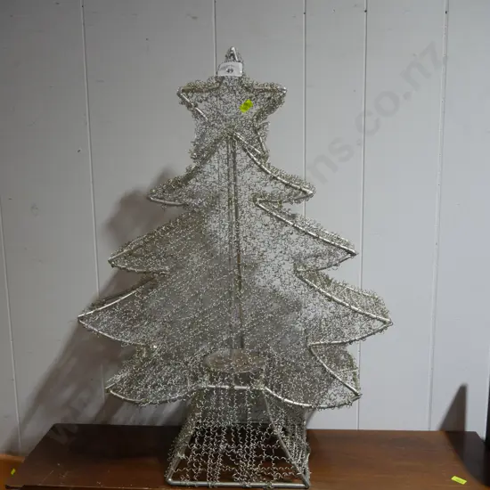 Metal wire Christmas tree candle holder