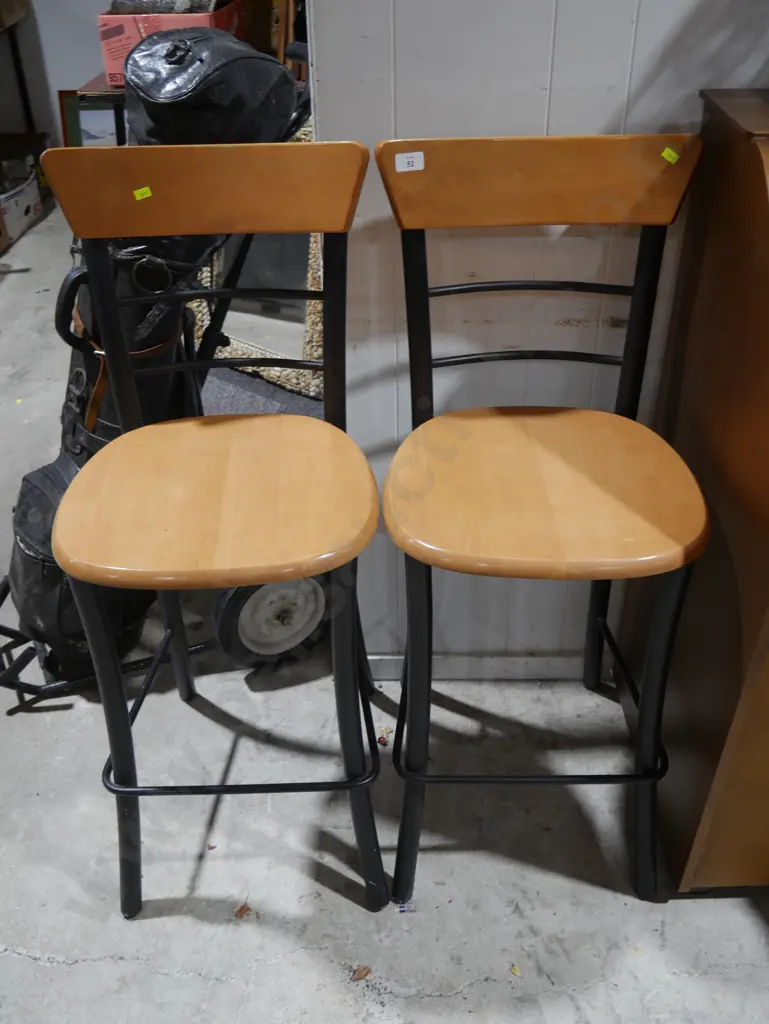 2 bar stools Image 1++