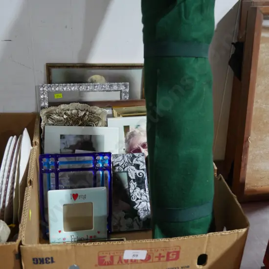 Picture frames and jigsaw puzzle mat