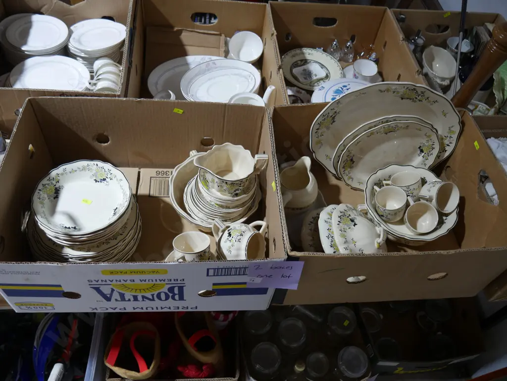 Royal Doulton Como dinner set two boxes Image 1++