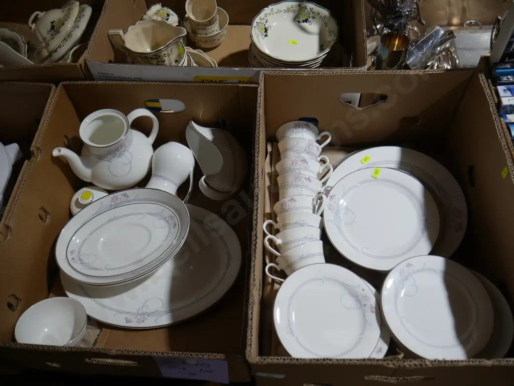 Two boxes of Royal Doulton allegro dinnerware Image 1++