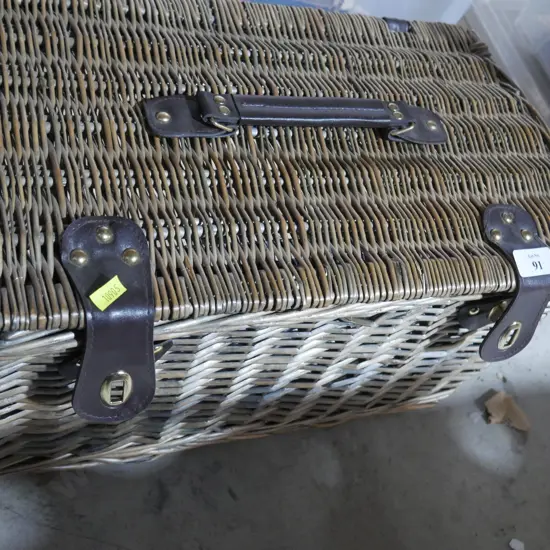 Picnic basket and contents