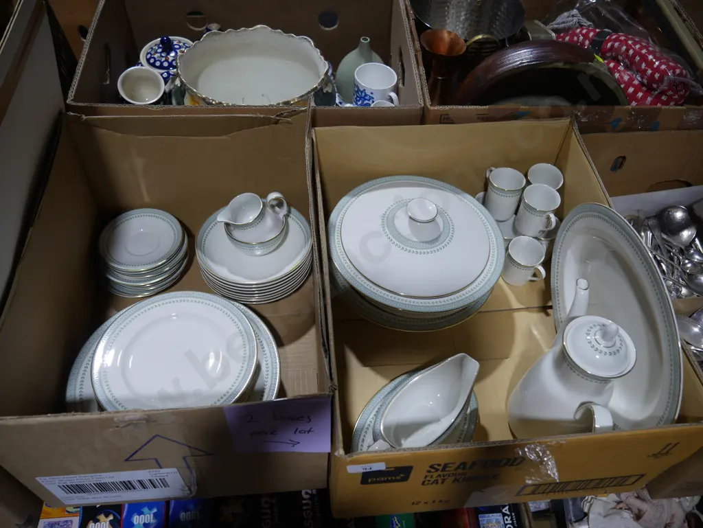 Two boxes of Royal Doulton Berkshire tableware Image 1++