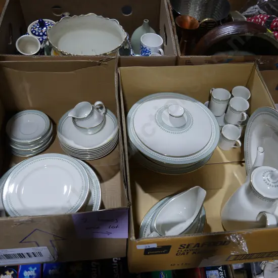 Two boxes of Royal Doulton Berkshire tableware