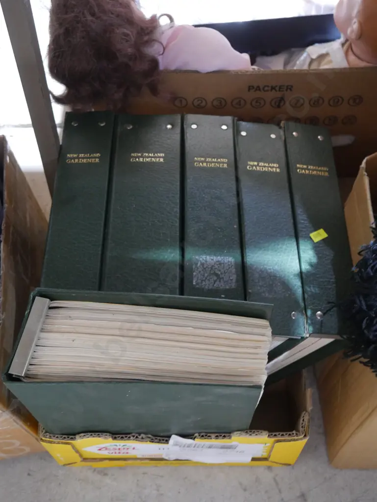 New Zealand gardener books Image 1++