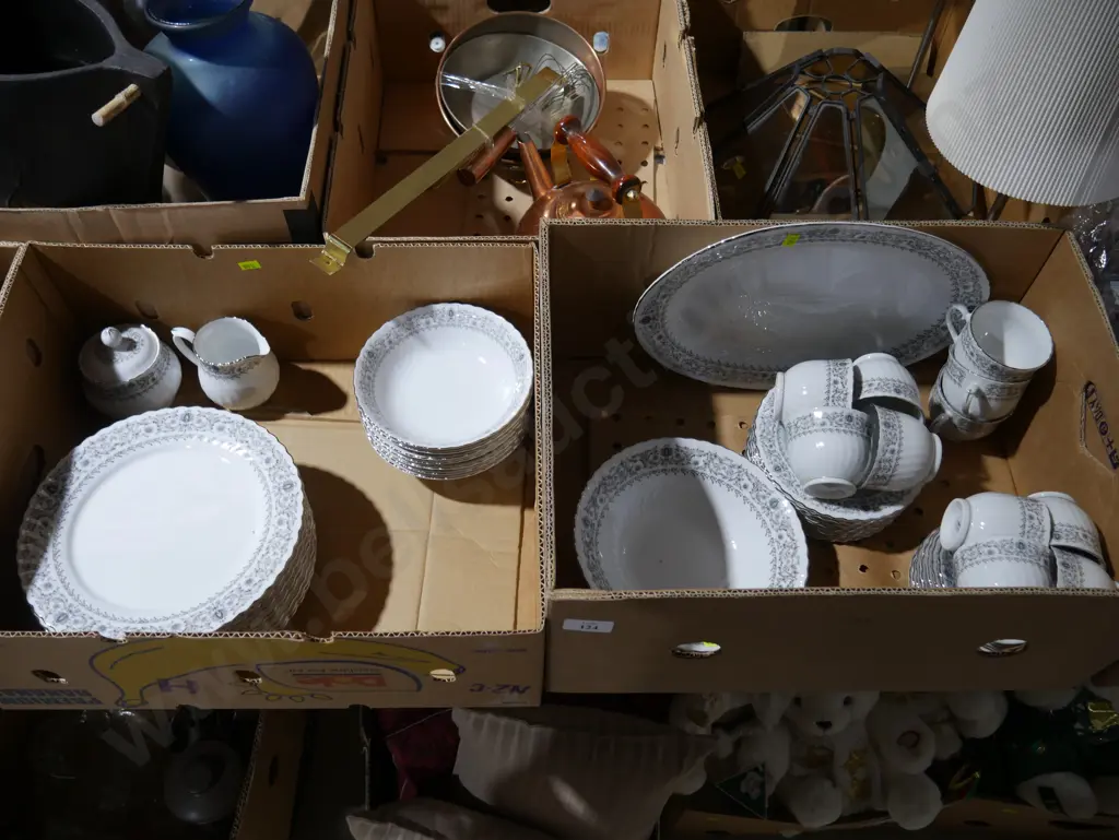 2 boxes China tableware Image 1++