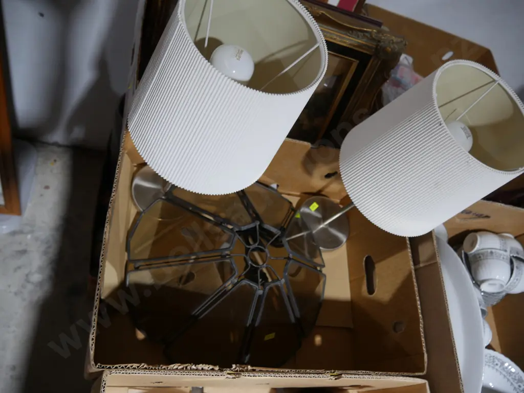 Pair of table lamps and glass lamp shade Image 1++