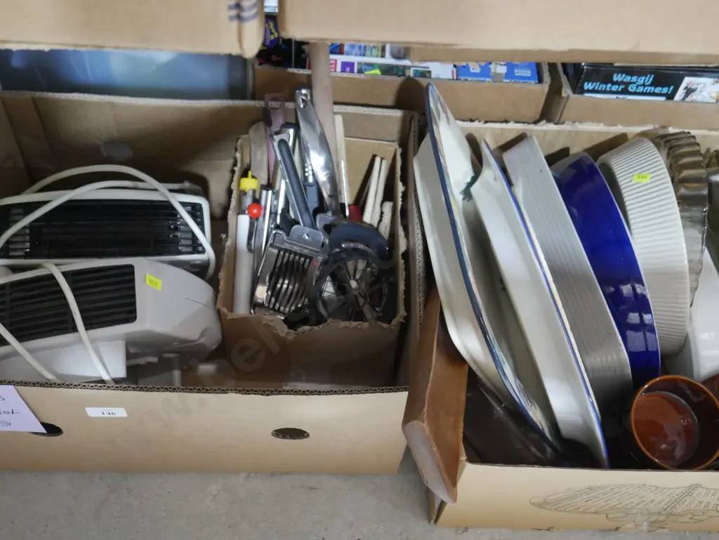 4 boxes kitchenware, heaters etc Image 1++